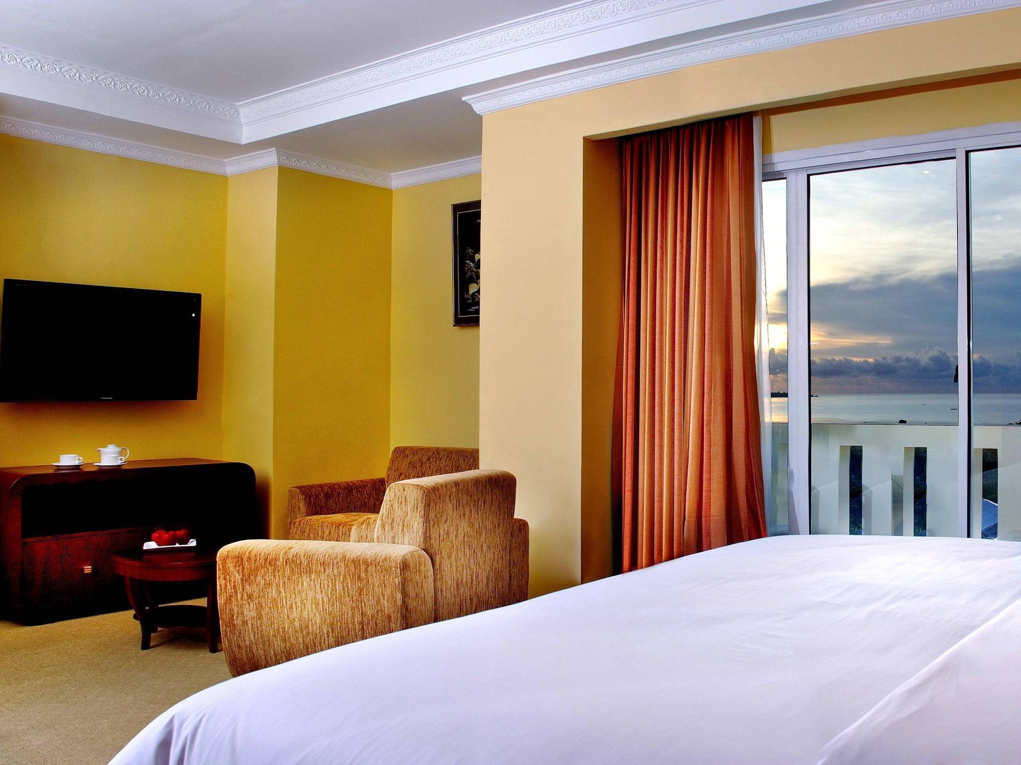Aston Niu Manokwari Hotel & Conference Center Exterior photo